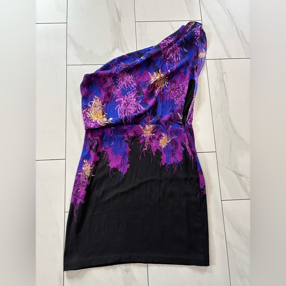 Le Château Luxe Silk One-Shoulder Mini Dress size Large - Picture 5 of 9